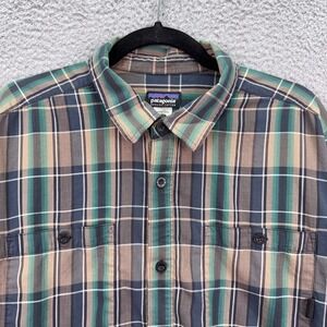 Patagonia Shirt Mens L Green Plaid Button Up Organic Outdoor Hiking Camp Trail